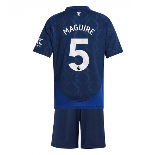 Dětský fotbalový dres Manchester United Harry Maguire #5 2024-25 Venkovní Krátký Rukáv (+ trenýrky)